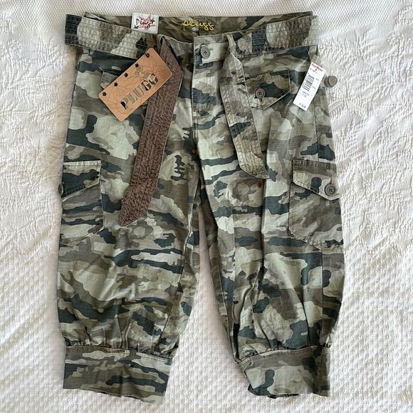 Plugg Pants - PLUGG • womens juniors size 9 camo capris - new with tags